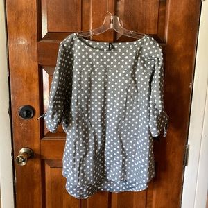 Ravel gray and white polka dot top size M